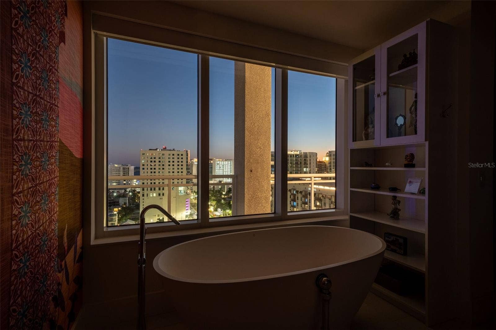 "Her" Bath. Primary Ensuite - Twilight Sarasota Views