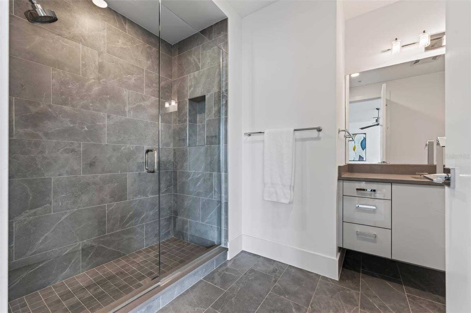 Guest Ensuite 3- Bath