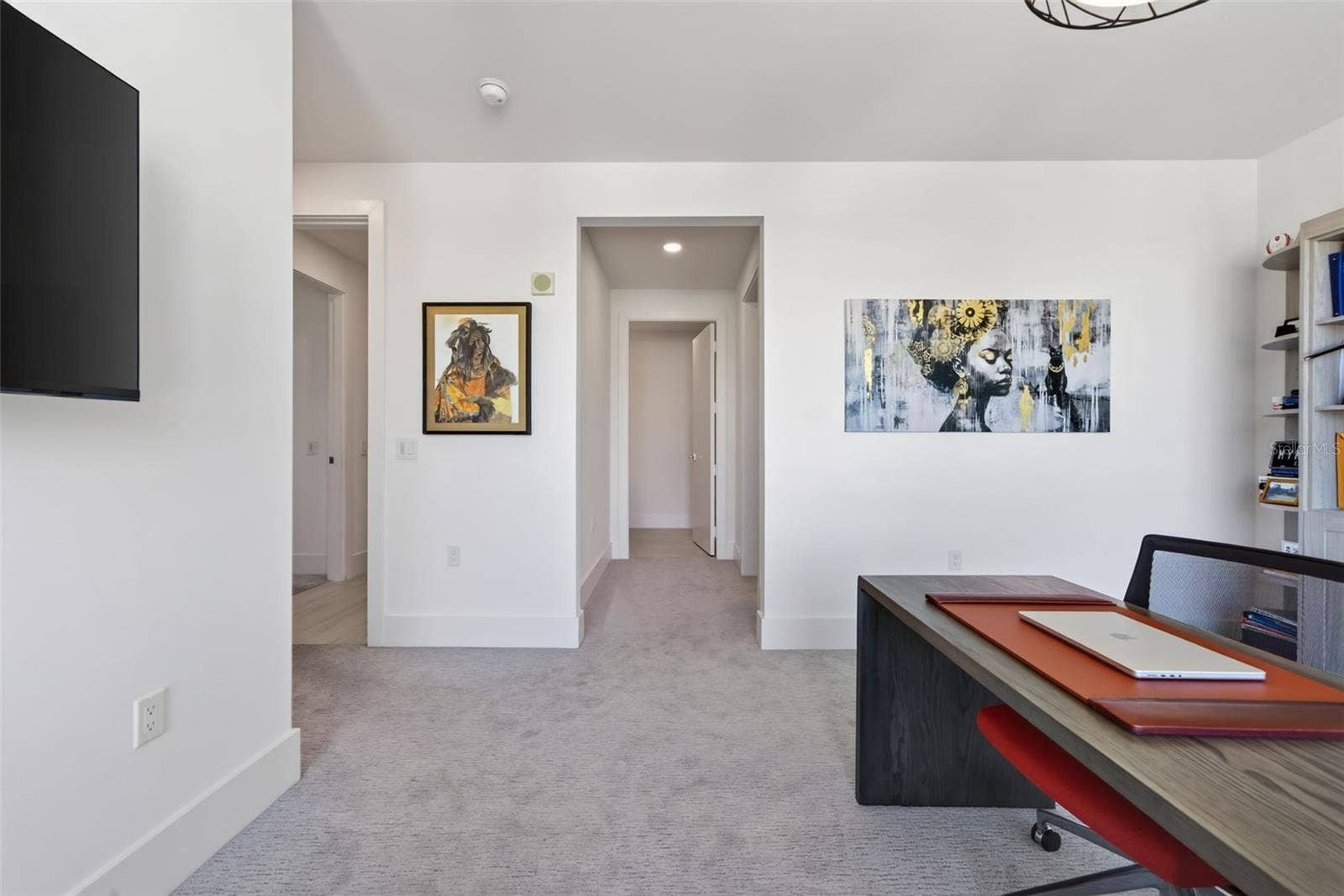 Guest Ensuite. Bedroom/ Home Office/Den