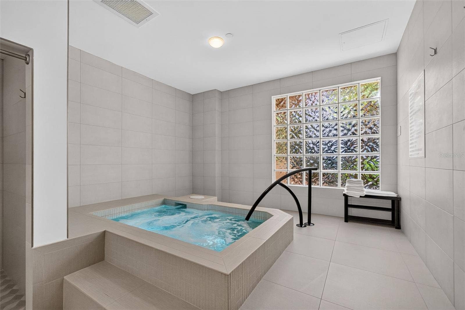 1281 GULF OF MEXICO DRIVE DRIVE, #707, Longboat Key, FL 34228 Ladies whirlpool Room
