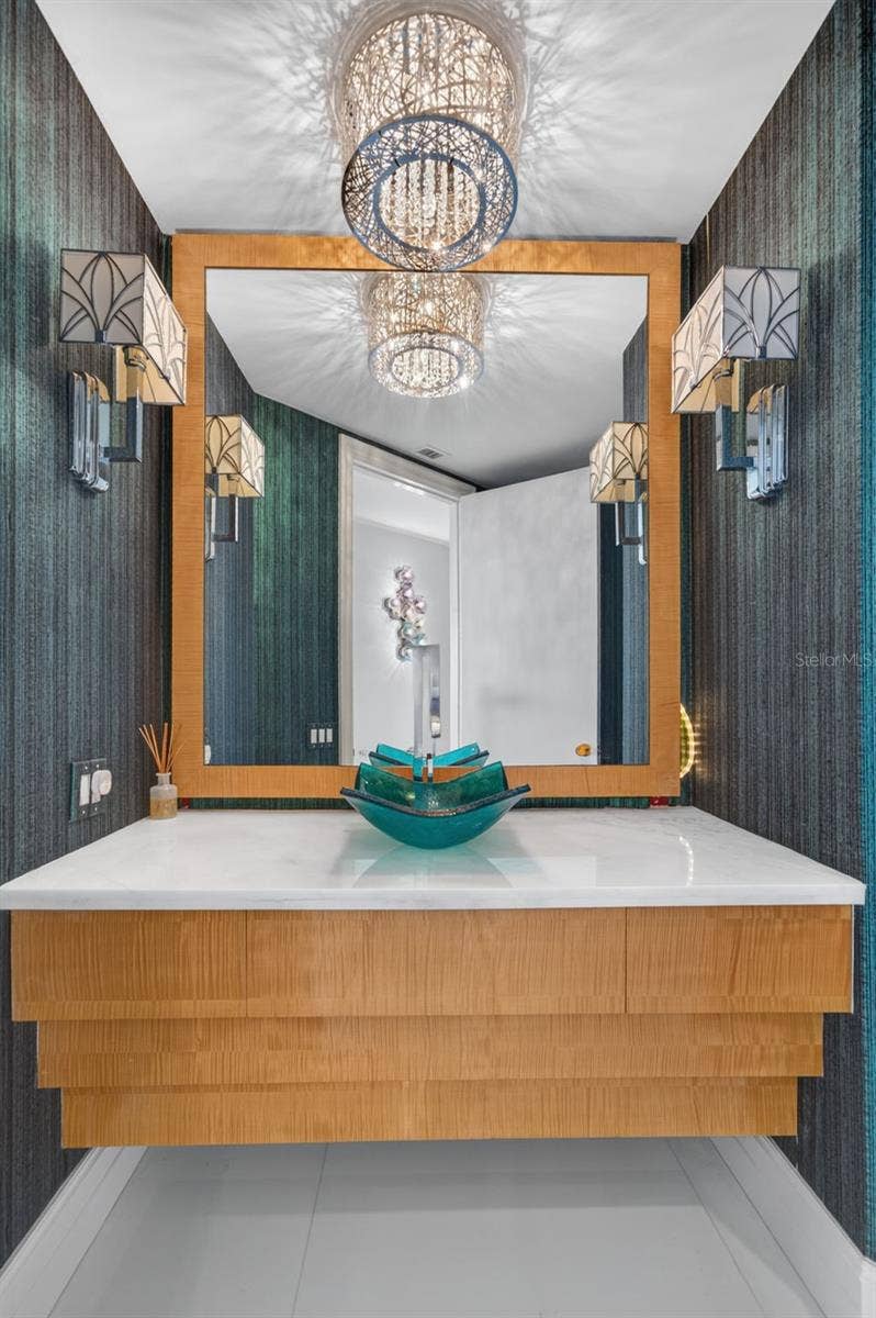 1281 GULF OF MEXICO DRIVE DRIVE, #707, Longboat Key, FL 34228 Powder bathroom