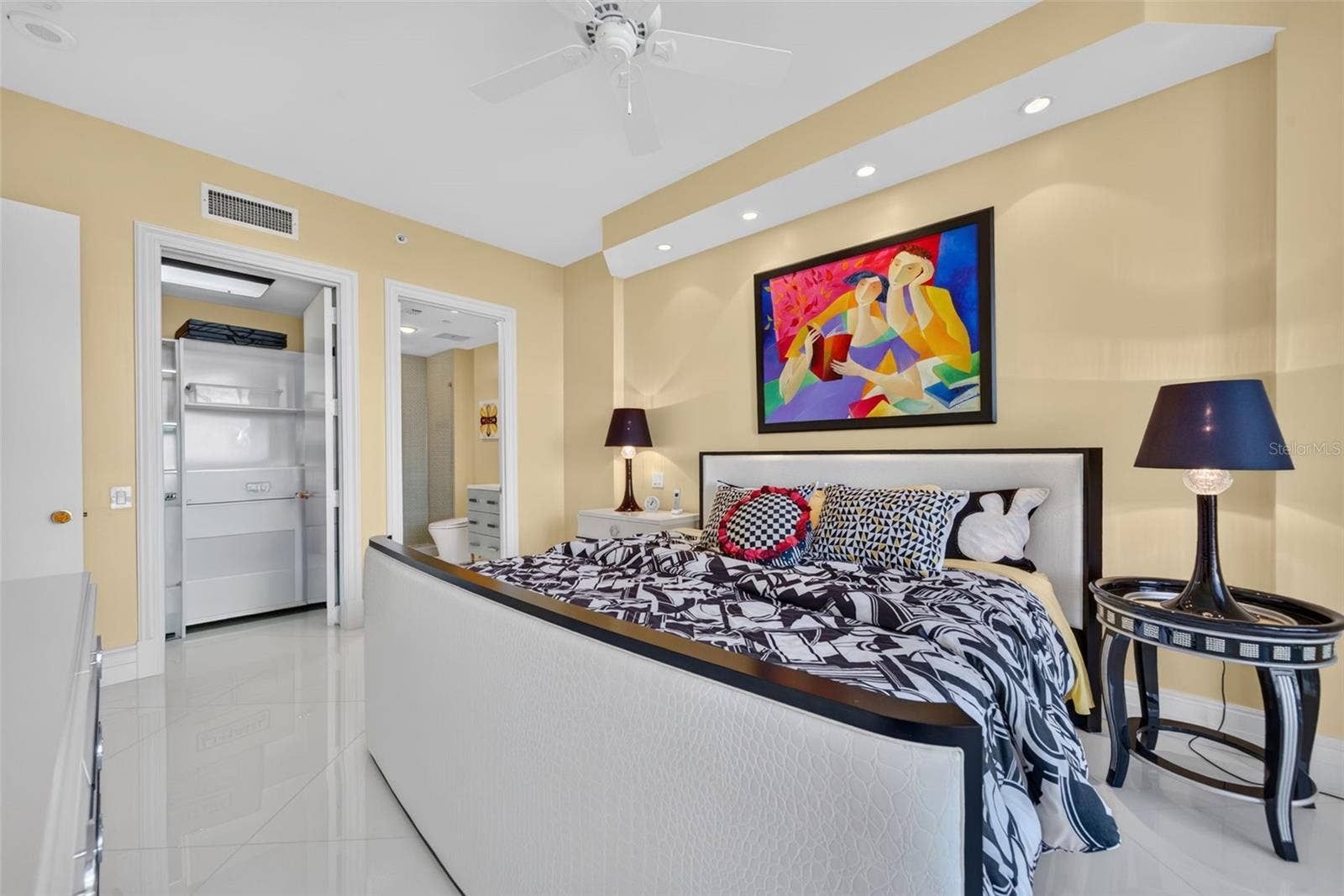 1281 GULF OF MEXICO DRIVE DRIVE, #707, Longboat Key, FL 34228 Guest bedroom 1 with closet and ensuite