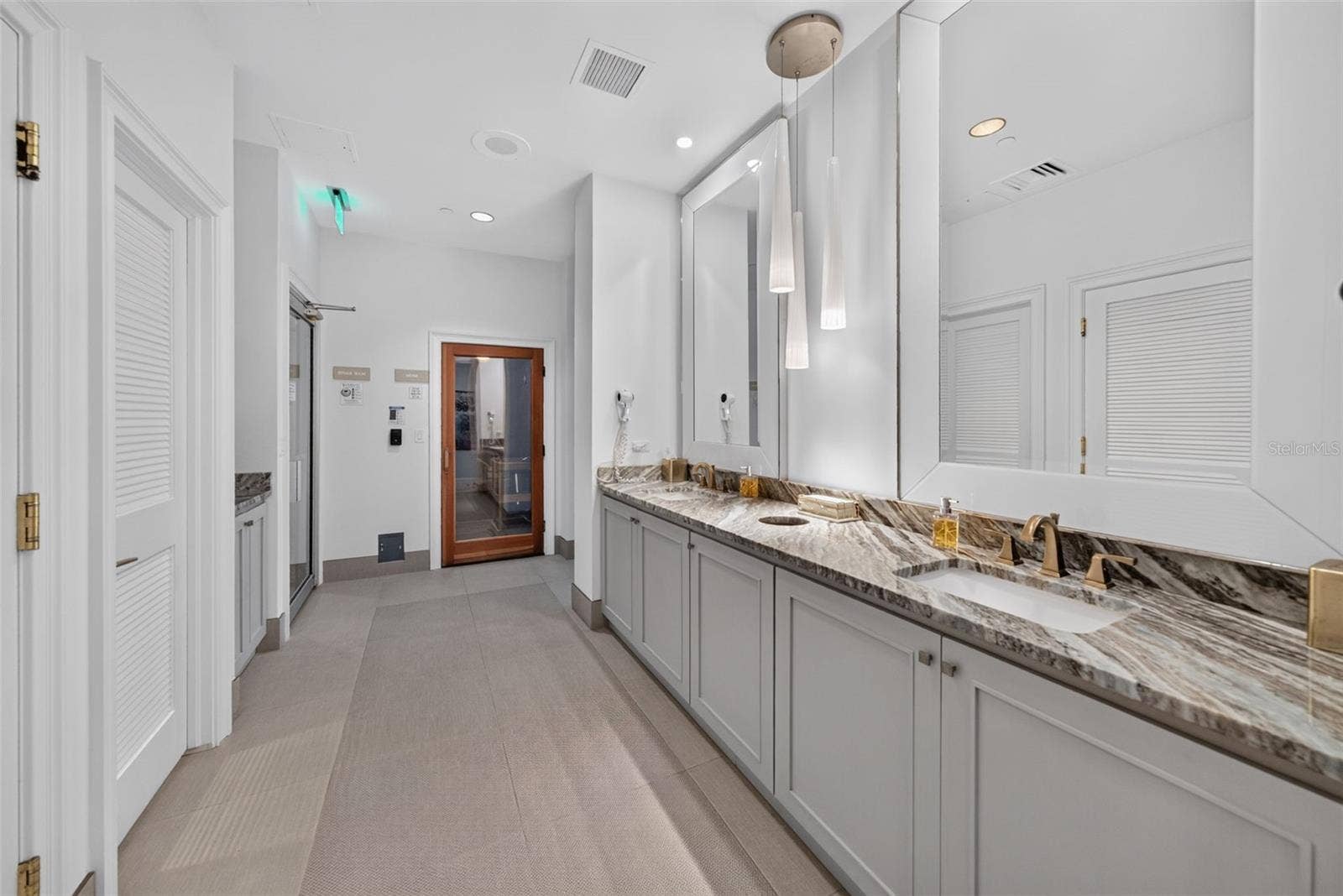 1281 GULF OF MEXICO DRIVE DRIVE, #707, Longboat Key, FL 34228 Ladies Locker room