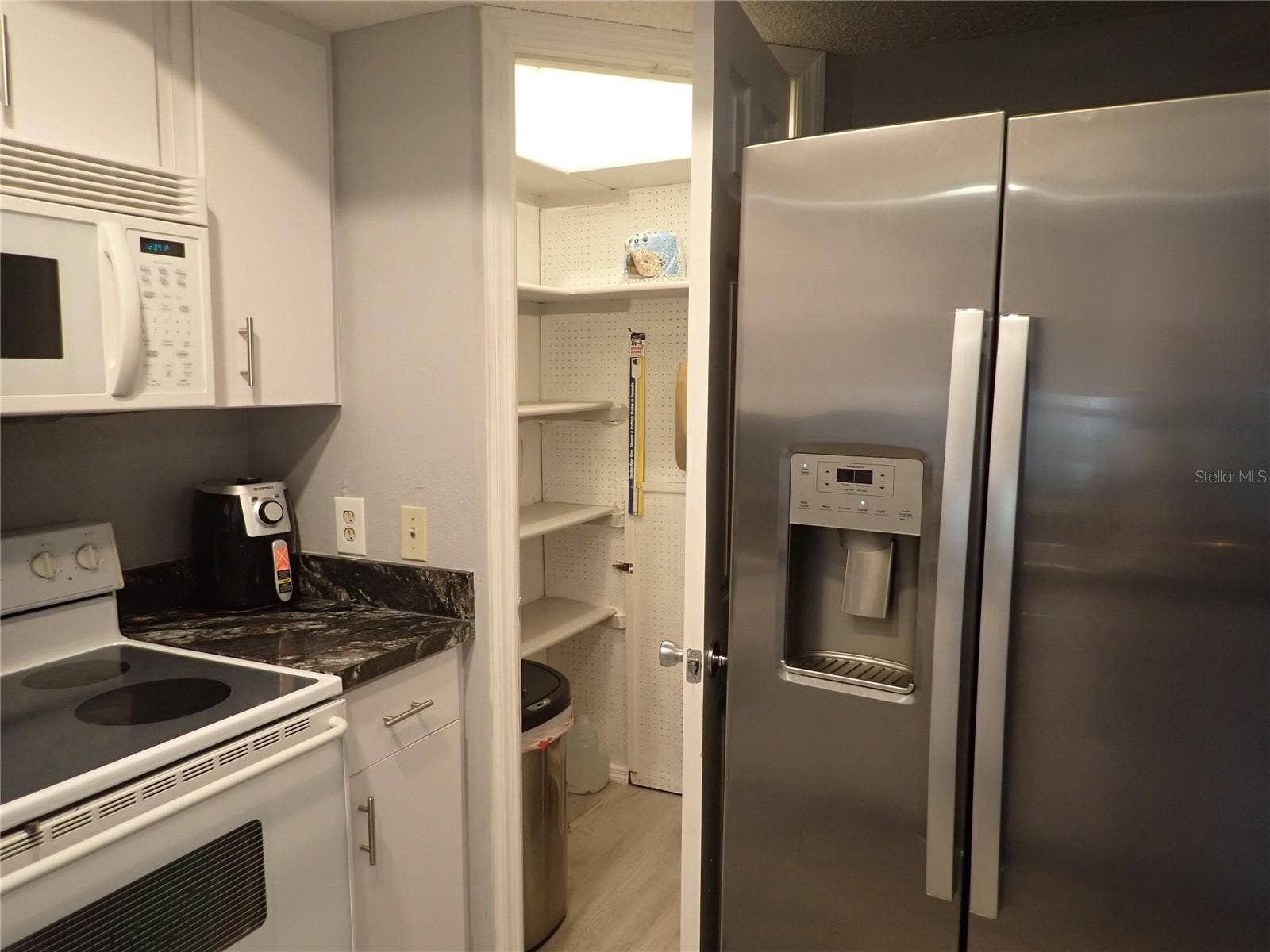 4158 TAMIAMI TRAIL, #J5, Port Charlotte, FL 33952 Kitchen