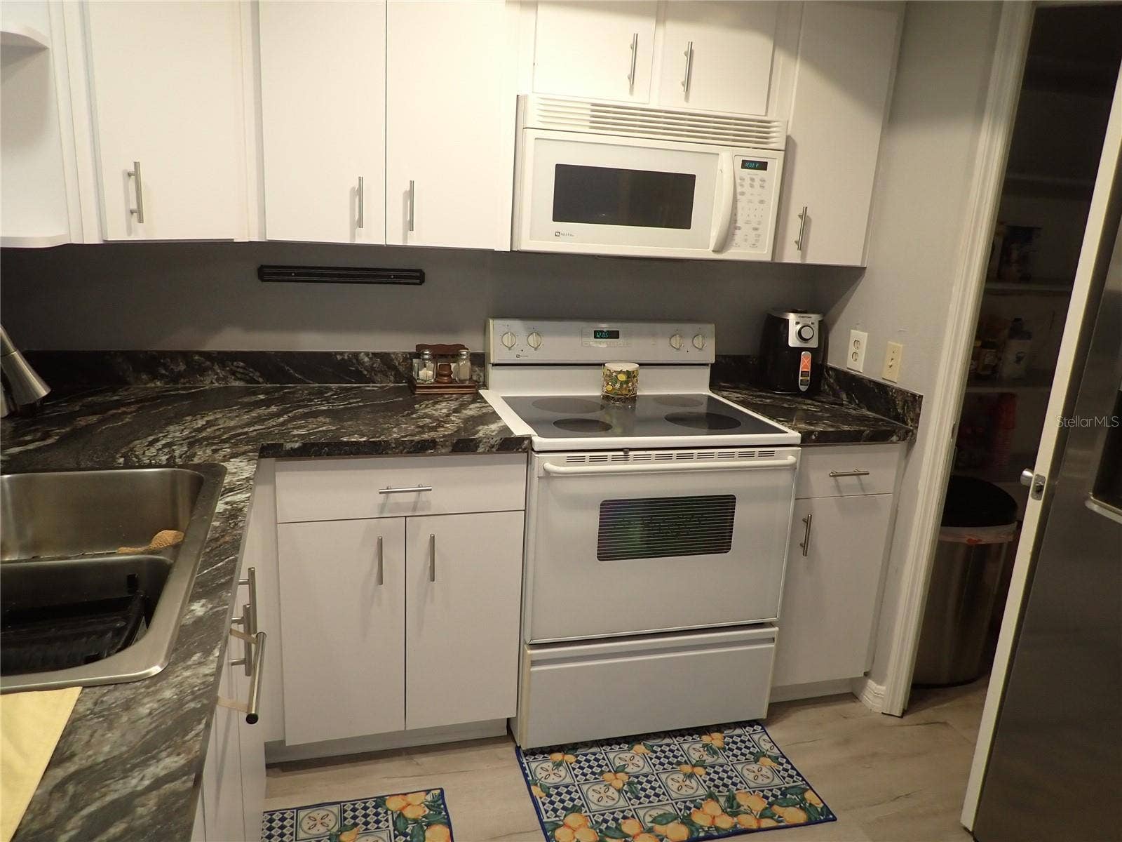 4158 TAMIAMI TRAIL, #J5, Port Charlotte, FL 33952 Kitchen