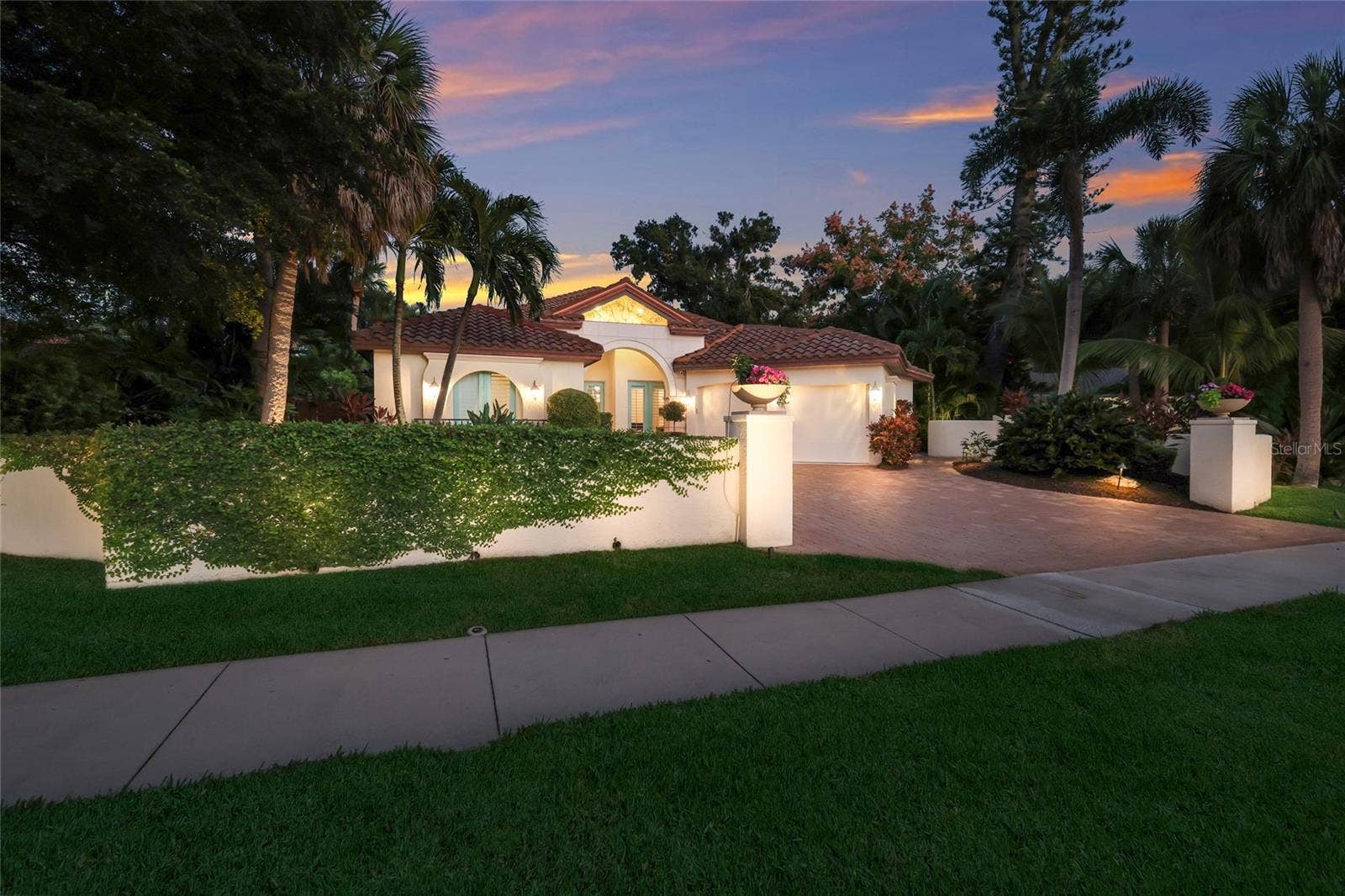 4946 BRYWILL CIRCLE, Sarasota, FL 34234 4946 BRYWILL CIRCLE, Sarasota, FL 34234