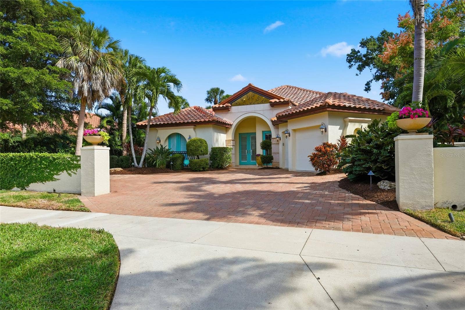 4946 BRYWILL CIRCLE, Sarasota, FL 34234 4946 BRYWILL CIRCLE, Sarasota, FL 34234