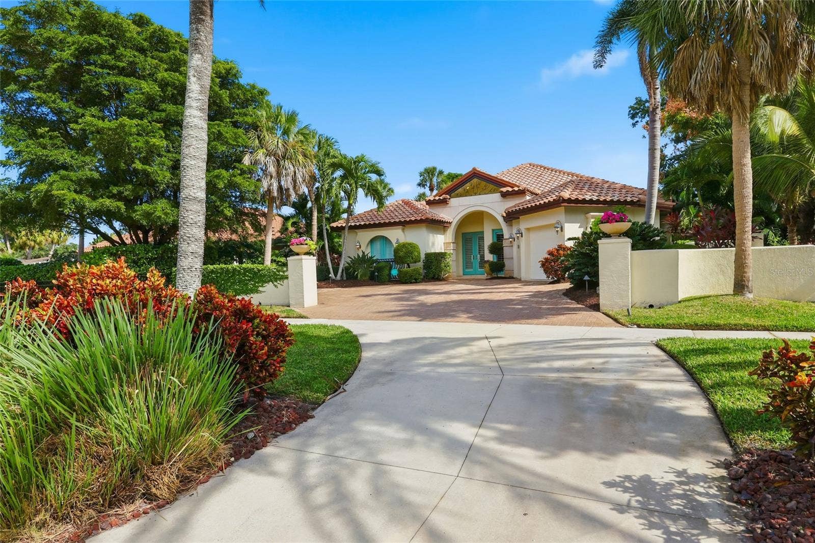 4946 BRYWILL CIRCLE, Sarasota, FL 34234 4946 BRYWILL CIRCLE, Sarasota, FL 34234