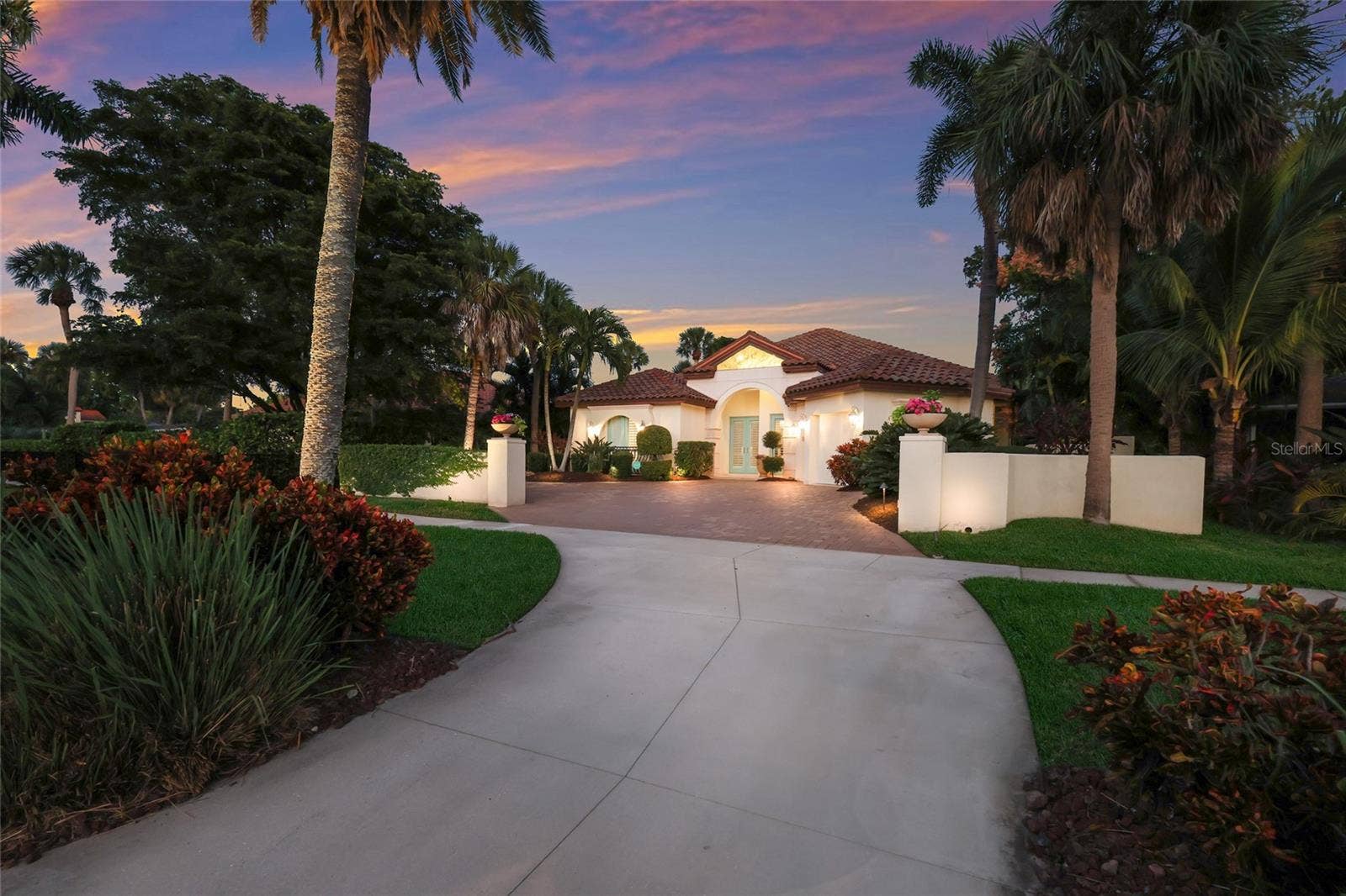 4946 BRYWILL CIRCLE, Sarasota, FL 34234 4946 BRYWILL CIRCLE, Sarasota, FL 34234