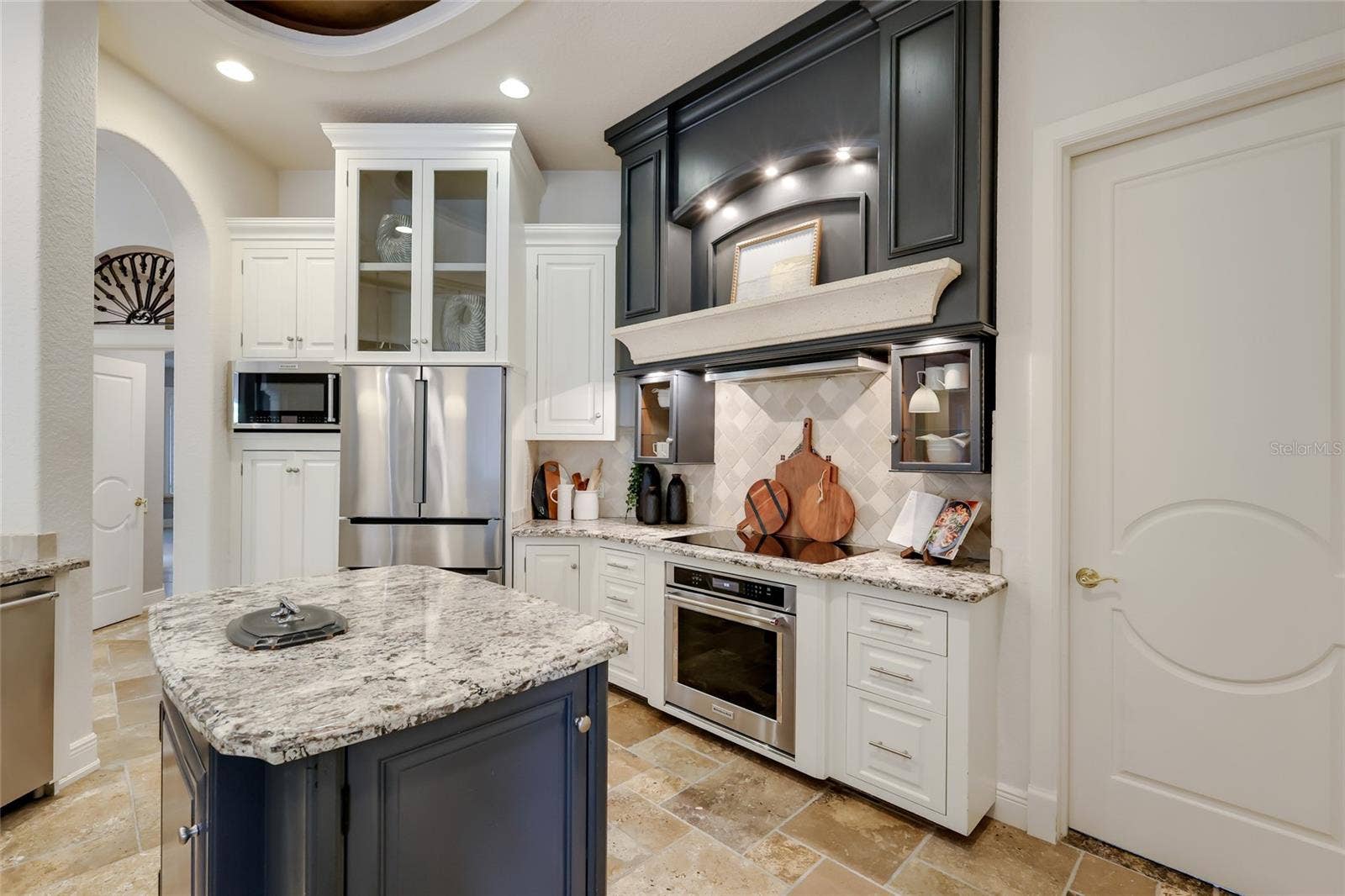 4946 BRYWILL CIRCLE, Sarasota, FL 34234 4946 BRYWILL CIRCLE, Sarasota, FL 34234