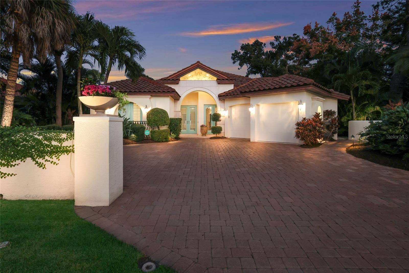4946 BRYWILL CIRCLE, Sarasota, FL 34234 4946 BRYWILL CIRCLE, Sarasota, FL 34234