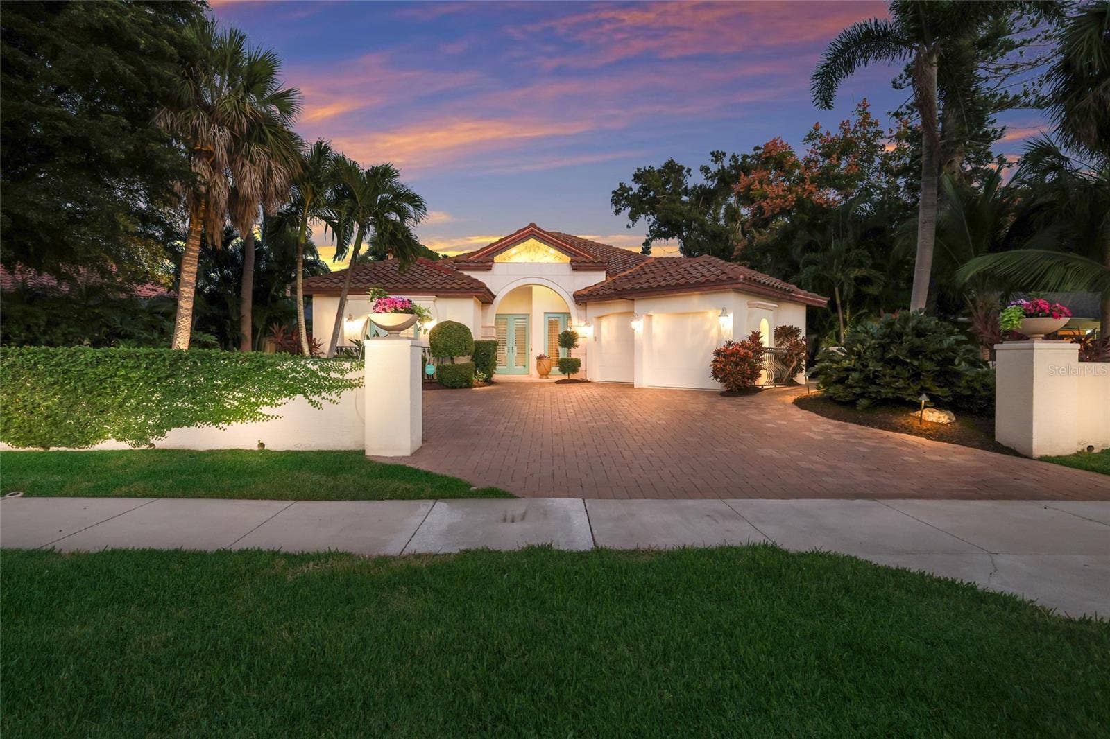 4946 BRYWILL CIRCLE, Sarasota, FL 34234 4946 BRYWILL CIRCLE, Sarasota, FL 34234