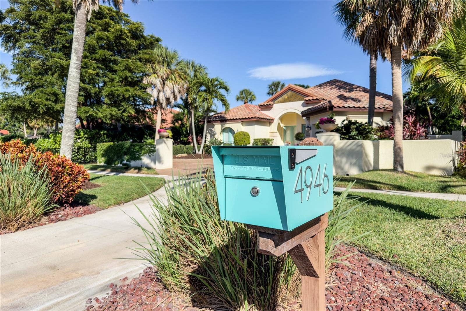 4946 BRYWILL CIRCLE, Sarasota, FL 34234 4946 BRYWILL CIRCLE, Sarasota, FL 34234