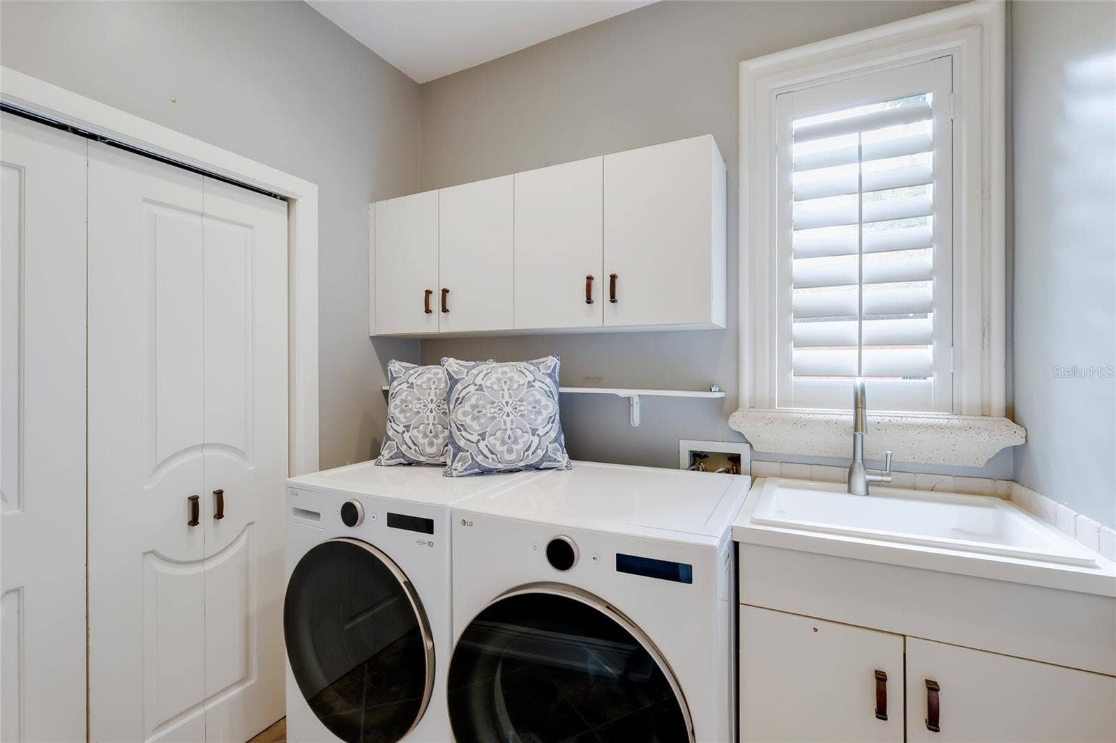 4946 BRYWILL CIRCLE, Sarasota, FL 34234 4946 BRYWILL CIRCLE, Sarasota, FL 34234