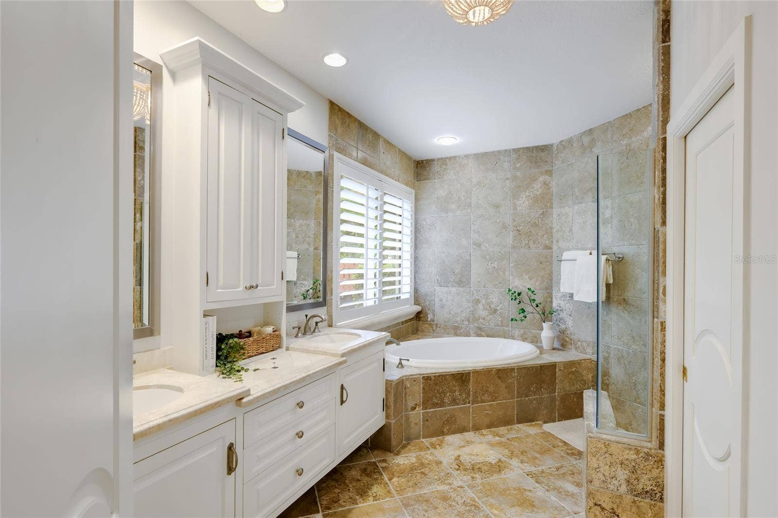 4946 BRYWILL CIRCLE, Sarasota, FL 34234 4946 BRYWILL CIRCLE, Sarasota, FL 34234