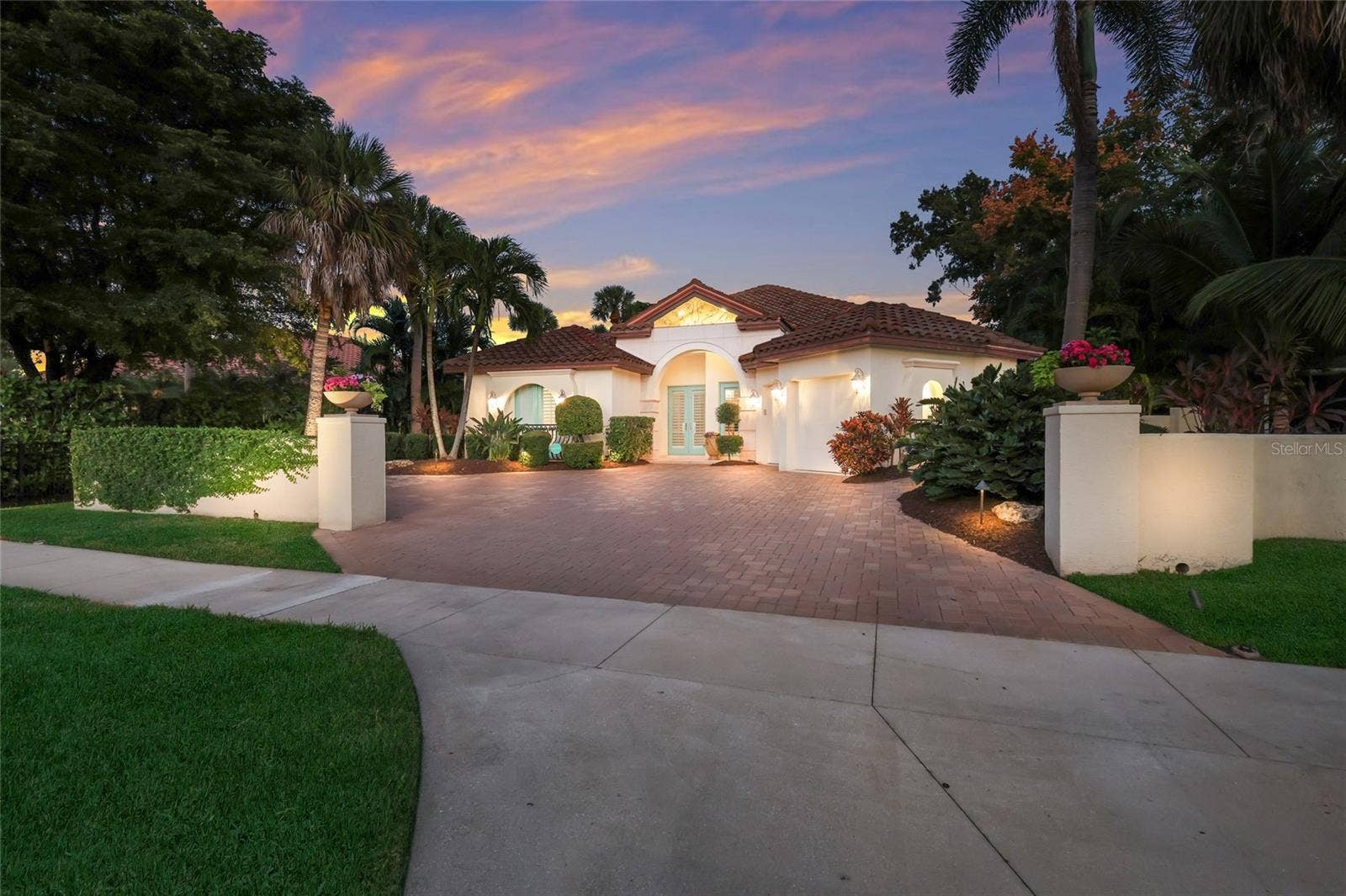 4946 BRYWILL CIRCLE, Sarasota, FL 34234 4946 BRYWILL CIRCLE, Sarasota, FL 34234
