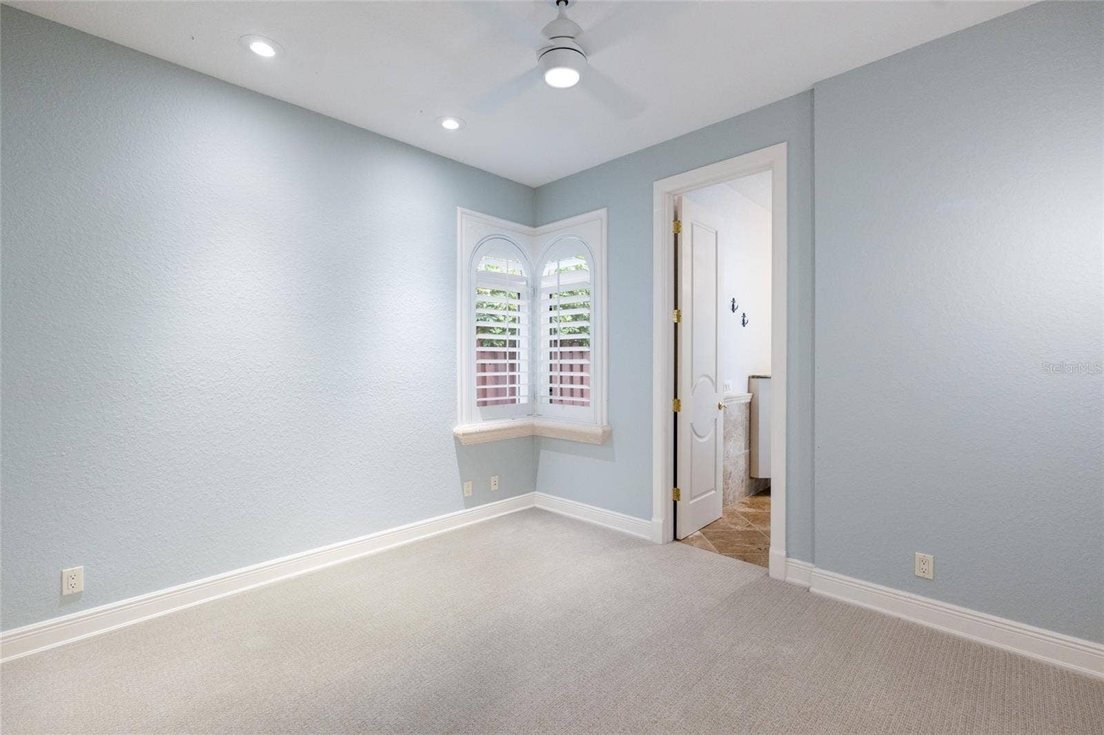 4946 BRYWILL CIRCLE, Sarasota, FL 34234 4946 BRYWILL CIRCLE, Sarasota, FL 34234