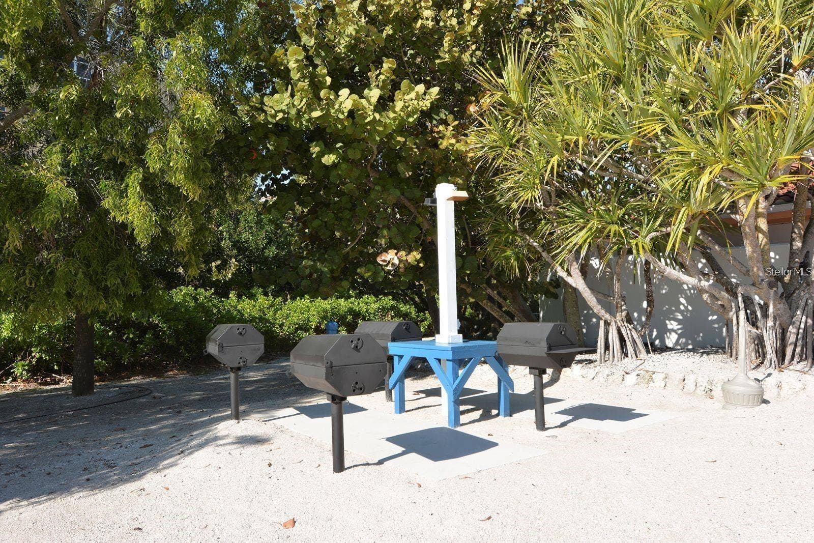 3360 BAYOU SOUND, Longboat Key, FL 34228 Grilling areas available as well.