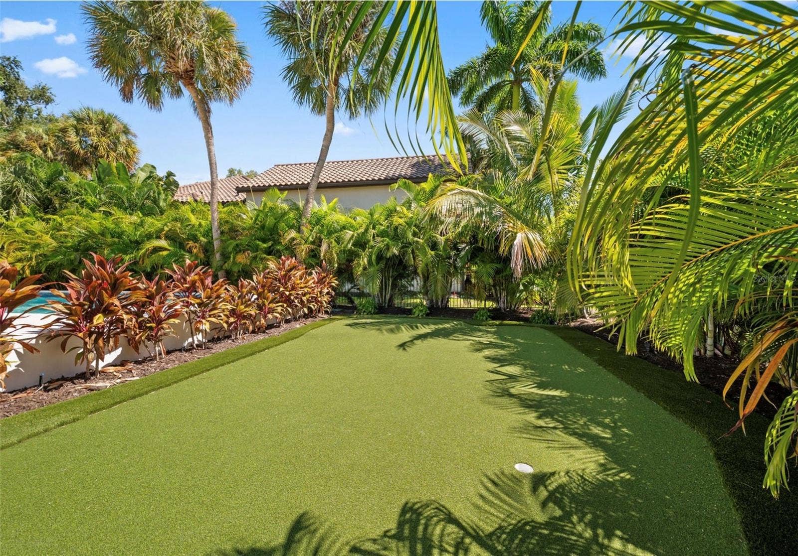 3360 BAYOU SOUND, Longboat Key, FL 34228 Get your practice shots in on this multi level putting green!