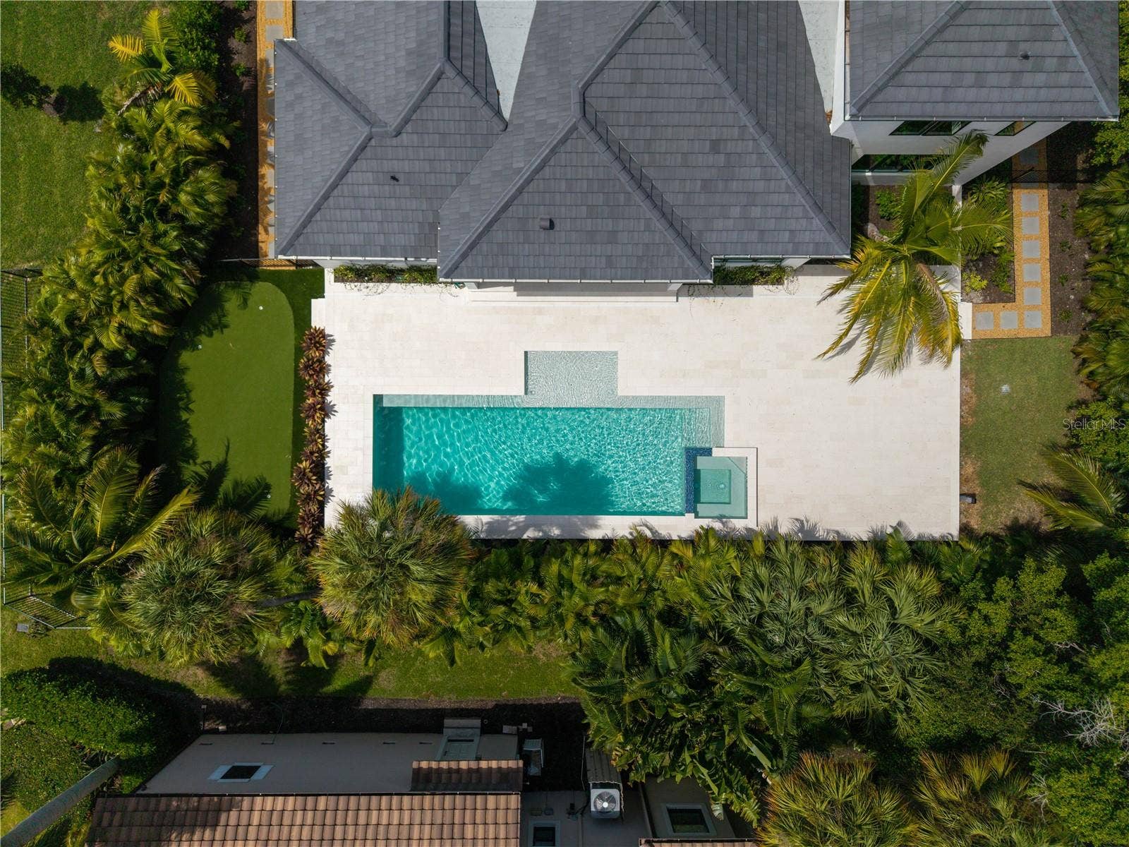 3360 BAYOU SOUND, Longboat Key, FL 34228 Back yard is the perfect place to entertain and even offers a putting green!