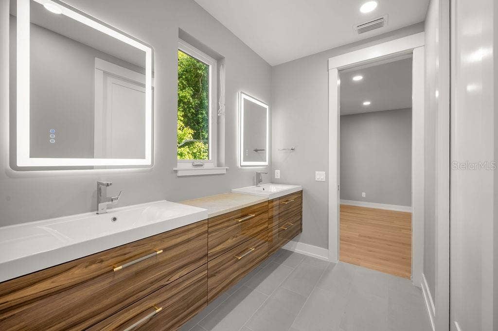 3360 BAYOU SOUND, Longboat Key, FL 34228 Jack/Jill en suite features double sinks and walk in shower.