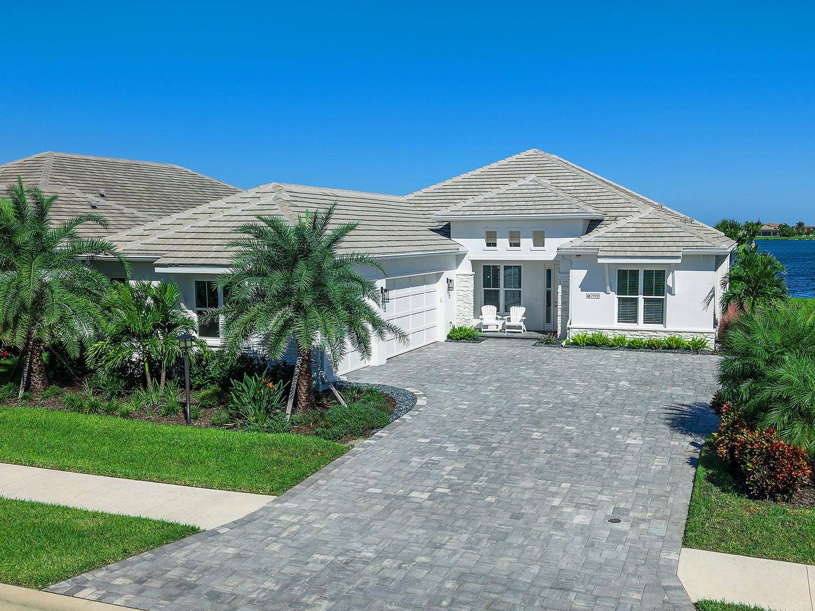 7959 WATERBEND TRAIL, Sarasota, FL 34240 Large paver driveway with parking pad