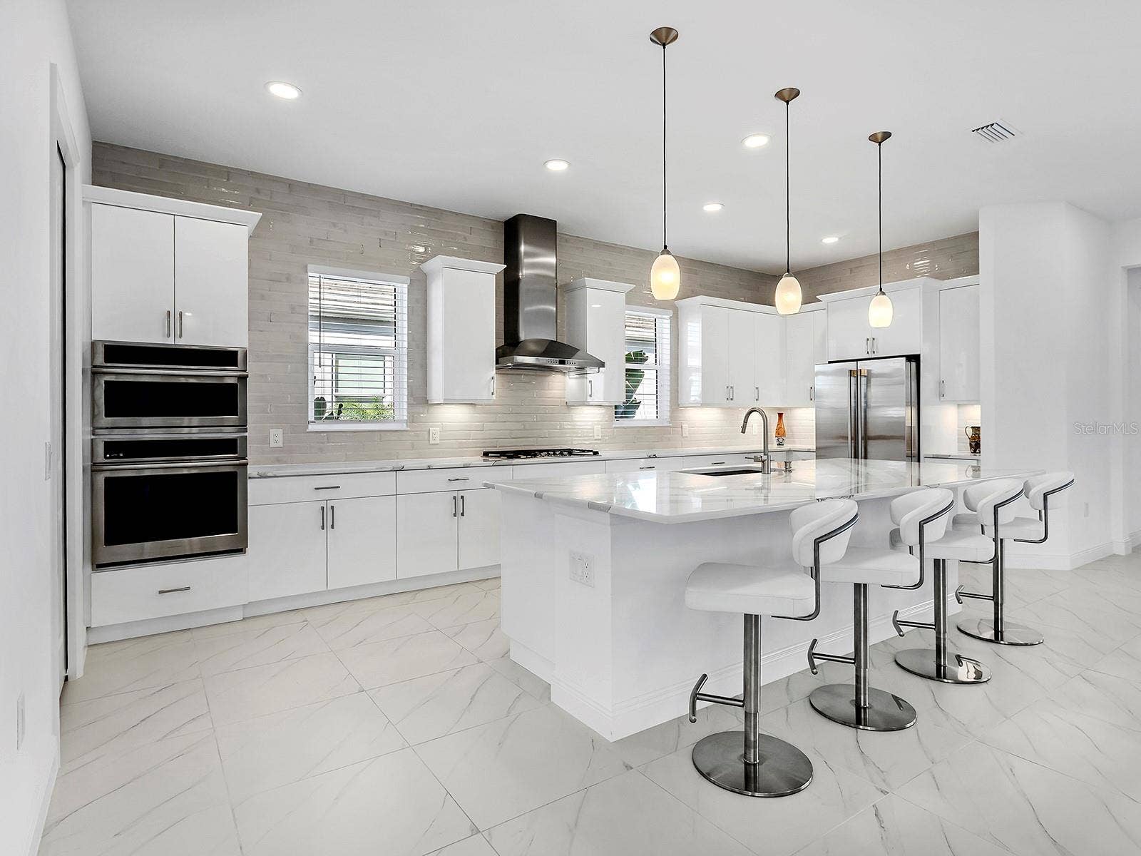 7959 WATERBEND TRAIL, Sarasota, FL 34240 Modern white slab cabinetry