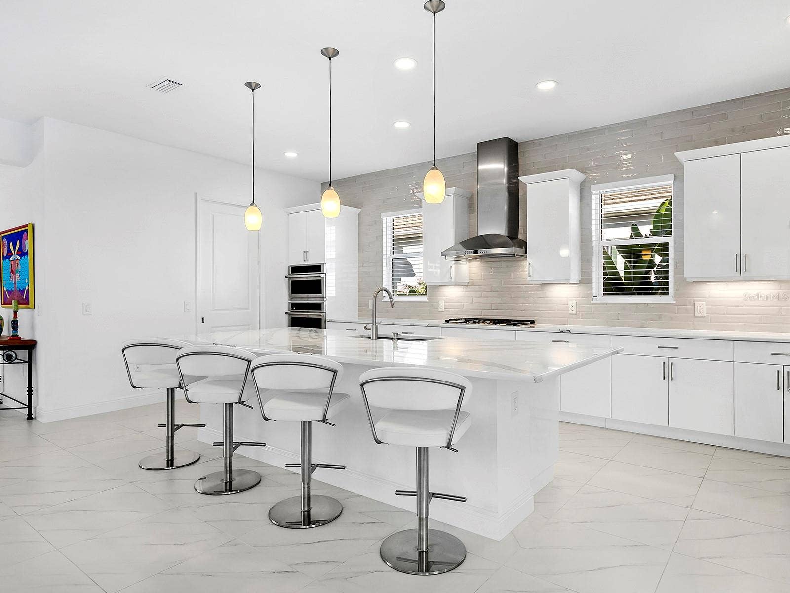 7959 WATERBEND TRAIL, Sarasota, FL 34240 Counter-to-ceiling subway tile backsplash
