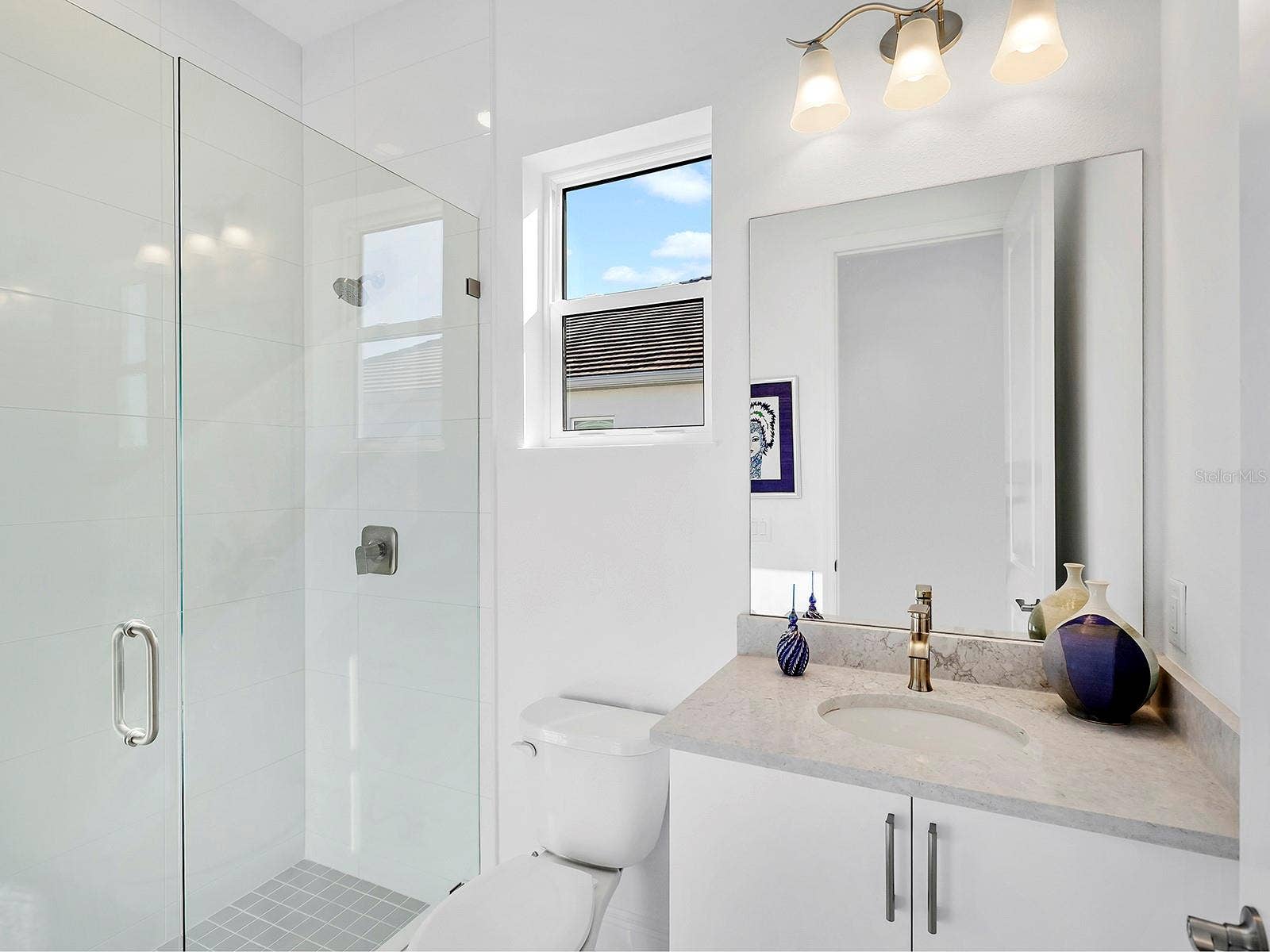 7959 WATERBEND TRAIL, Sarasota, FL 34240 En-suite bath for guest suite 2