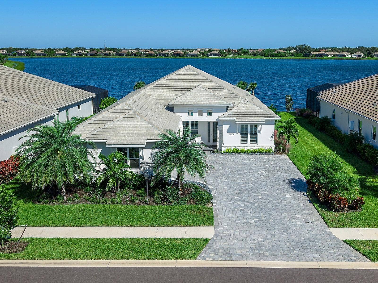 7959 WATERBEND TRAIL, Sarasota, FL 34240 Meticulous landscaping with grounds maintenance in HOA fee