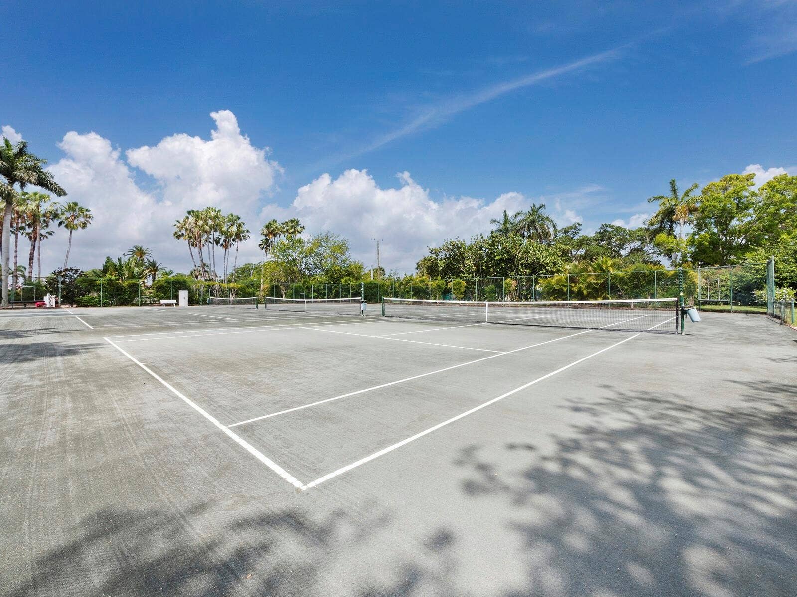 1260 DOLPHIN BAY WAY, #301, Sarasota, FL 34242 Community courts