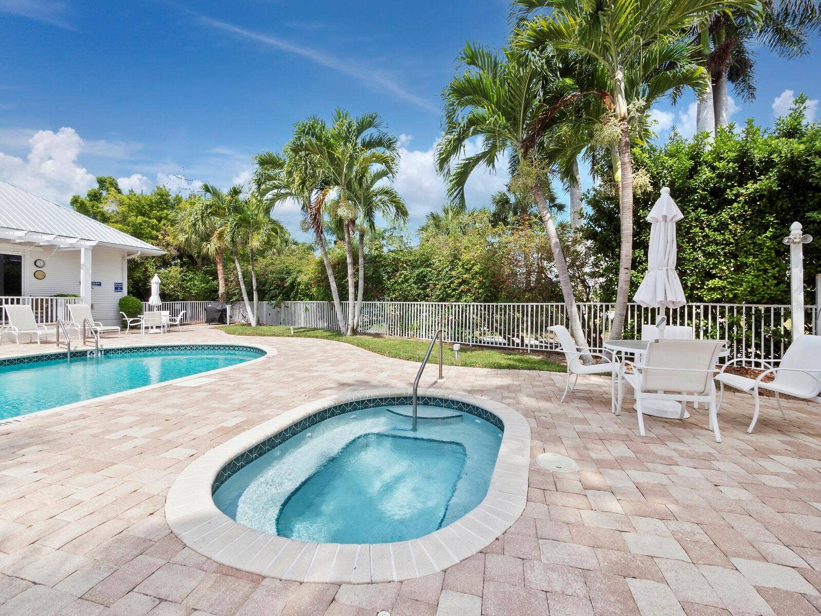 1260 DOLPHIN BAY WAY, #301, Sarasota, FL 34242 Community spa