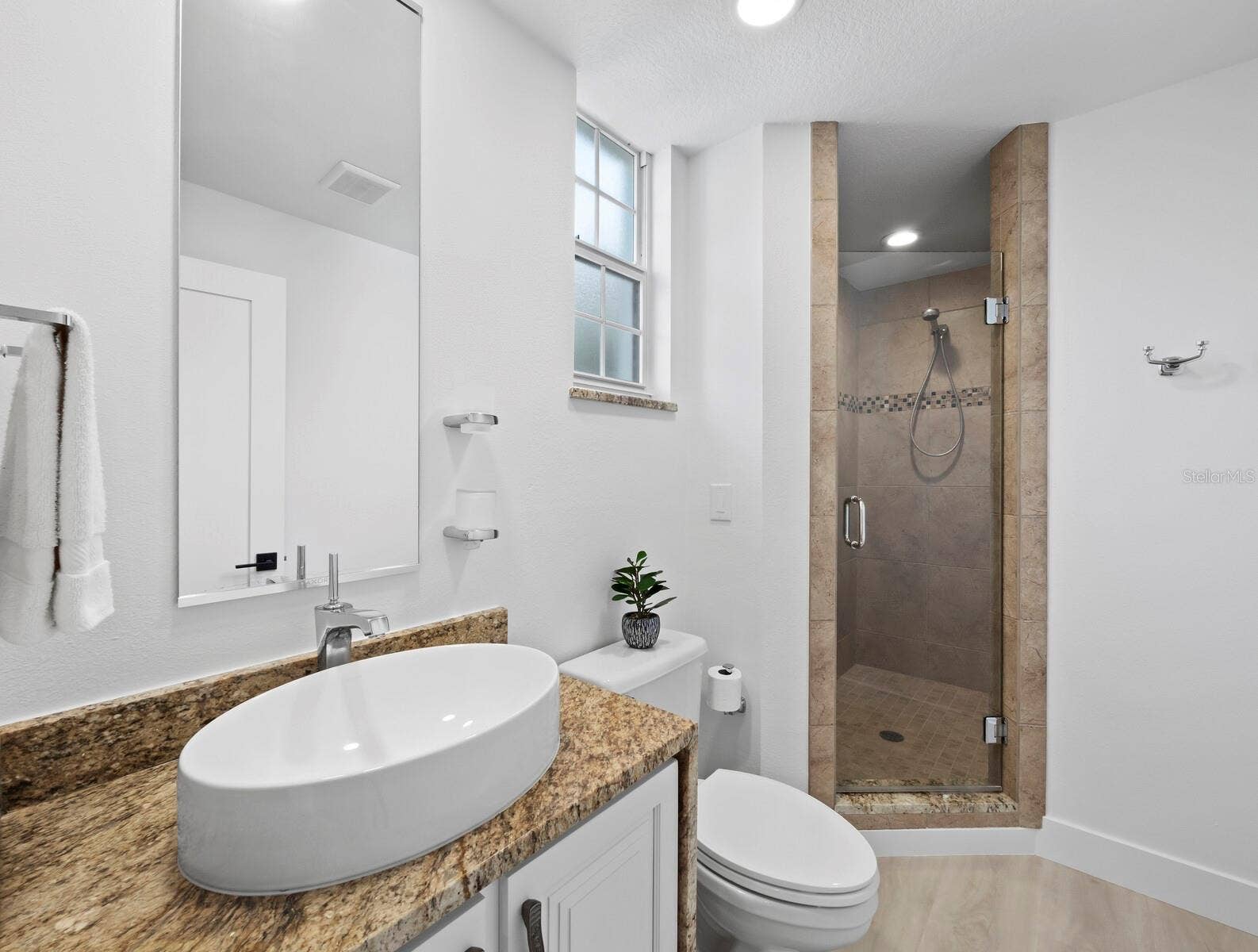 1260 DOLPHIN BAY WAY, #301, Sarasota, FL 34242 ensuite bathroom 2