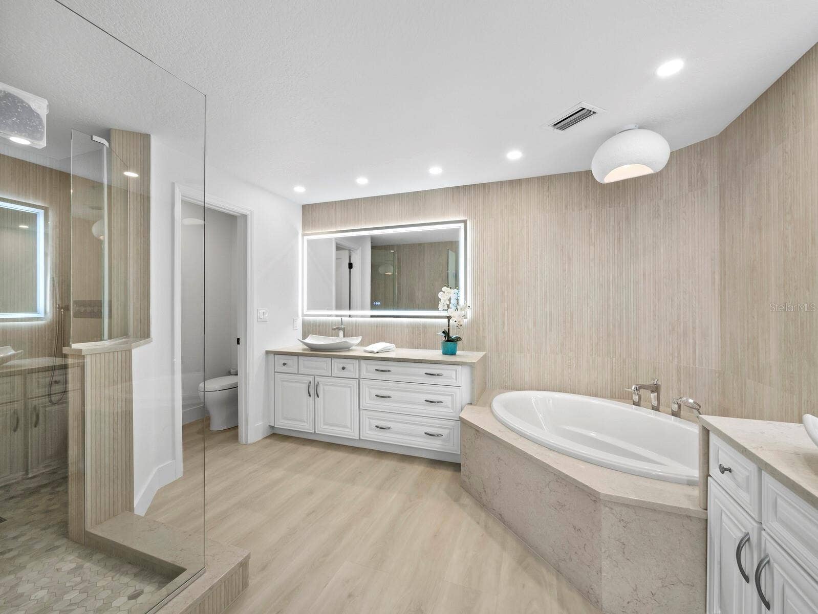 1260 DOLPHIN BAY WAY, #301, Sarasota, FL 34242 1260 DOLPHIN BAY WAY, #301, Sarasota, FL 34242