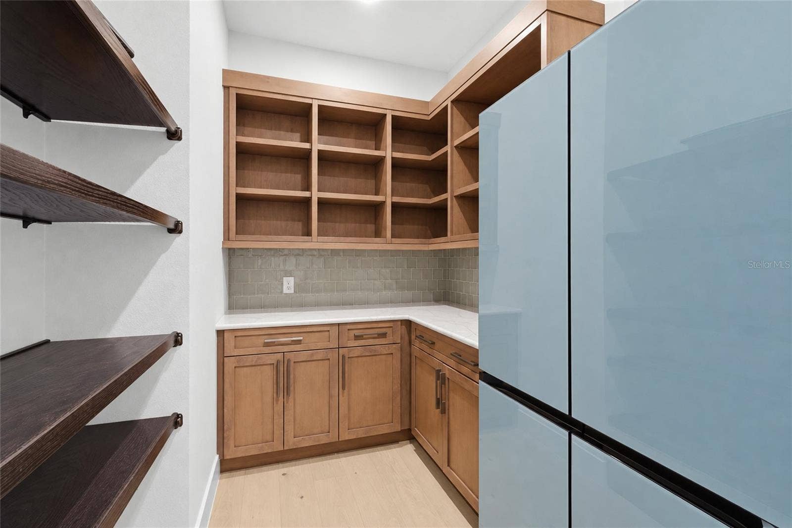 596 BLUE SHELL LOOP, Sarasota, FL 34240 Walk-in pantry