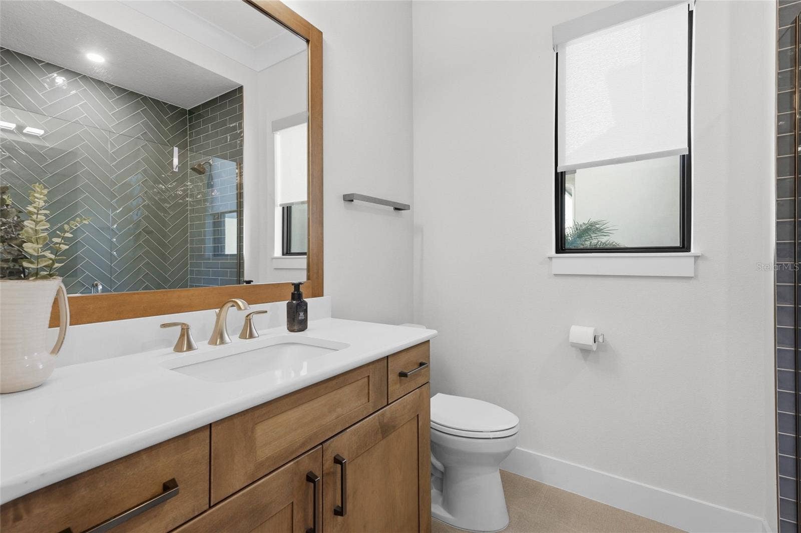 596 BLUE SHELL LOOP, Sarasota, FL 34240 596 BLUE SHELL LOOP, Sarasota, FL 34240