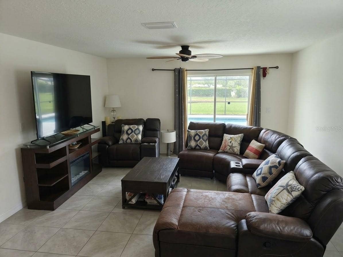 5058 GRANITE DUST PLACE, Palmetto, FL 34221 Main living area