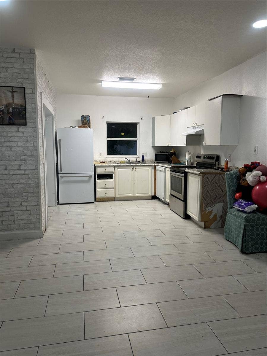 2325 28TH AVENUE E, Palmetto, FL 34221 2325 28TH AVENUE E, Palmetto, FL 34221