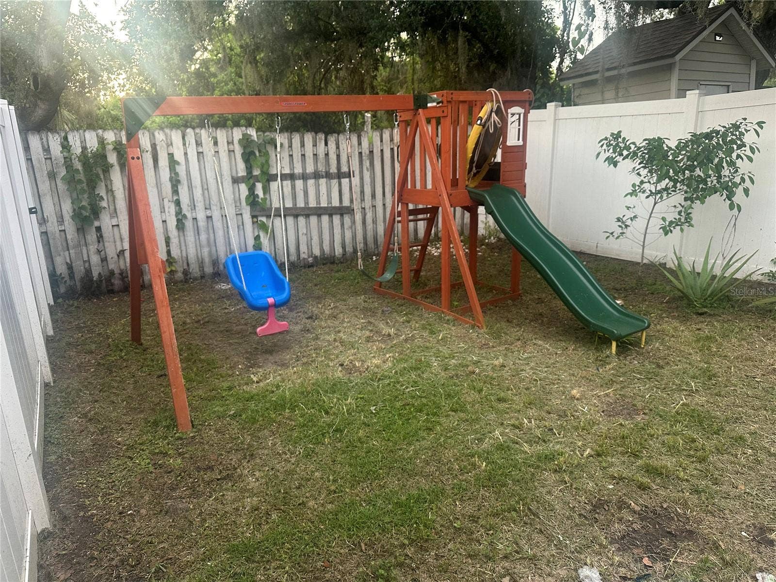 2325 28TH AVENUE E, Palmetto, FL 34221 Backyard