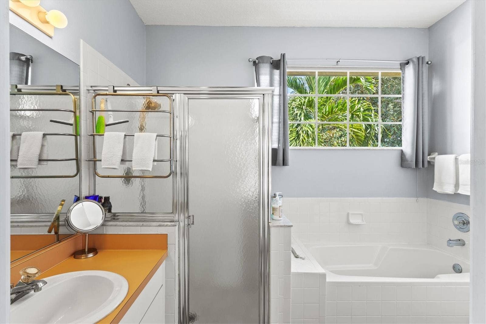 7107 91ST STREET E, Palmetto, FL 34221 Separate shower/ garden tub