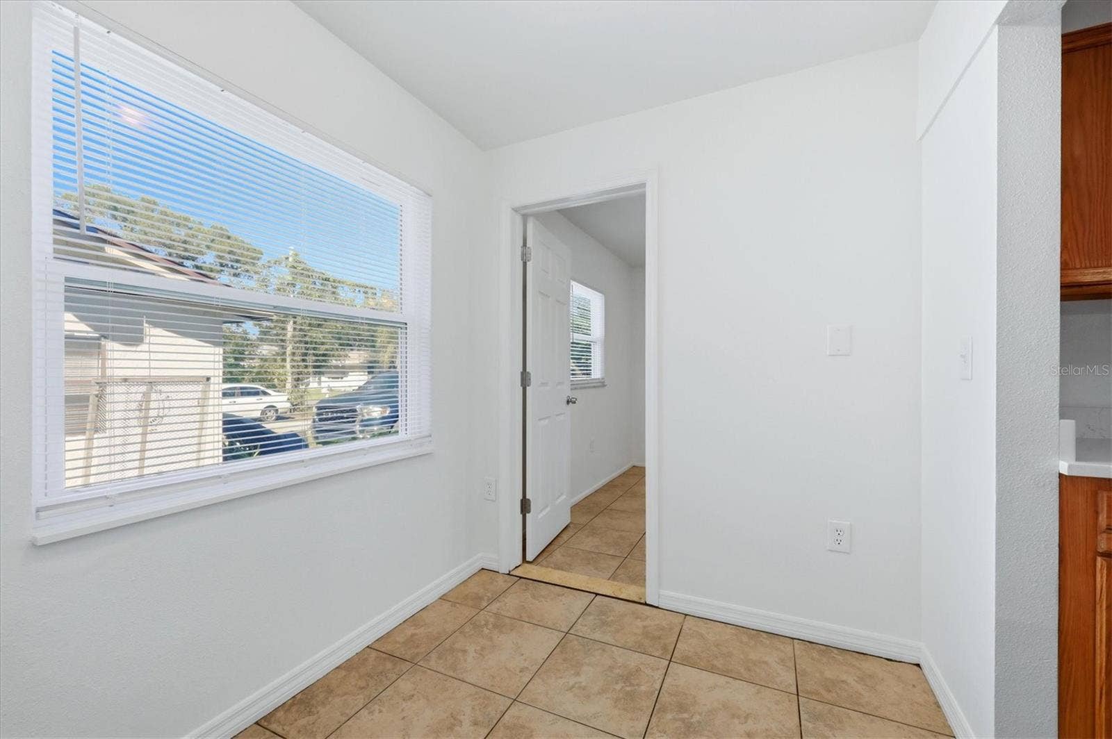 1240 HIGHLAND STREET, Sarasota, FL 34234 Light bright breakfast area.