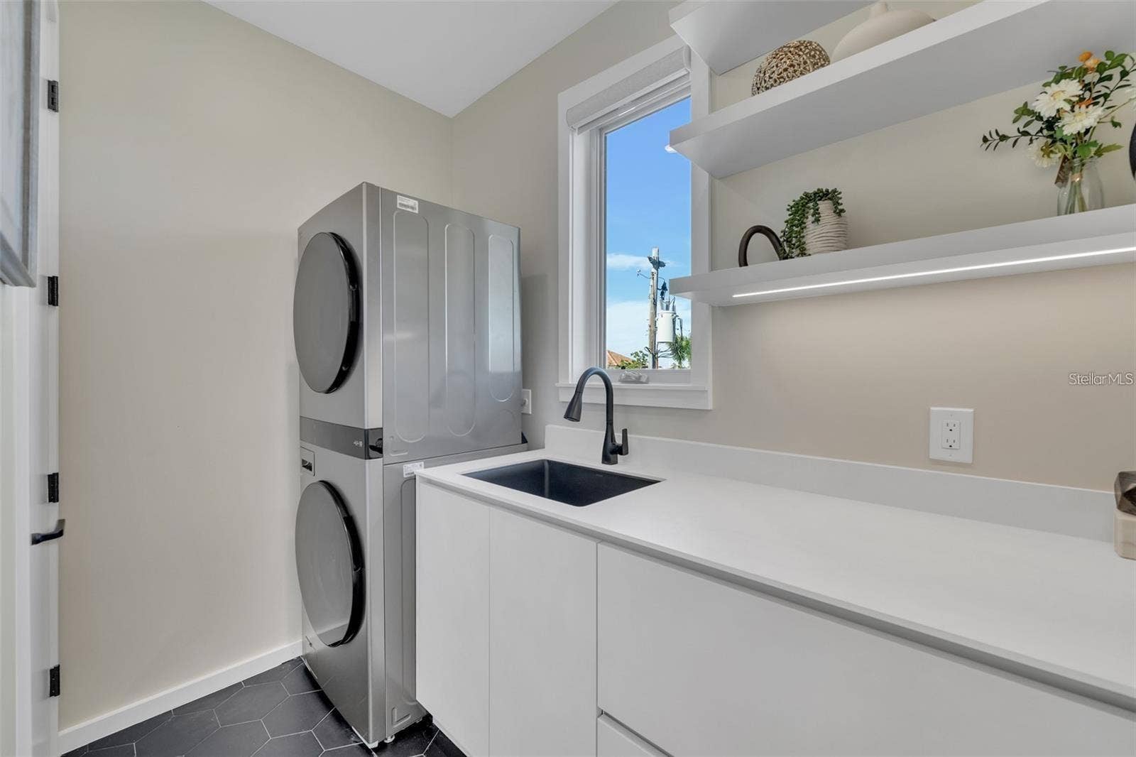 1406 TANGIER WAY, Sarasota, FL 34239 Laundry room
