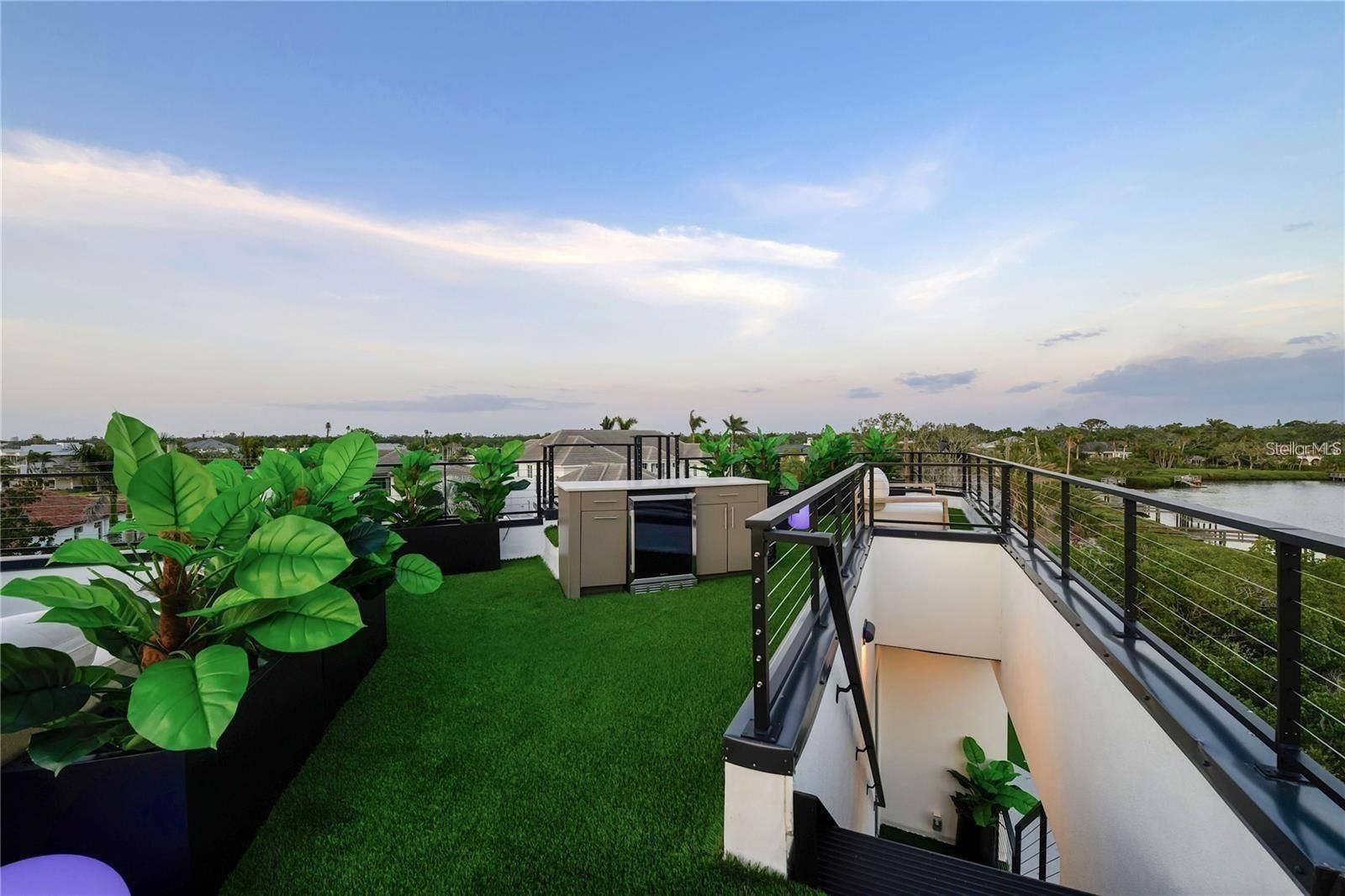 1406 TANGIER WAY, Sarasota, FL 34239 Rooftop deck with beverage center