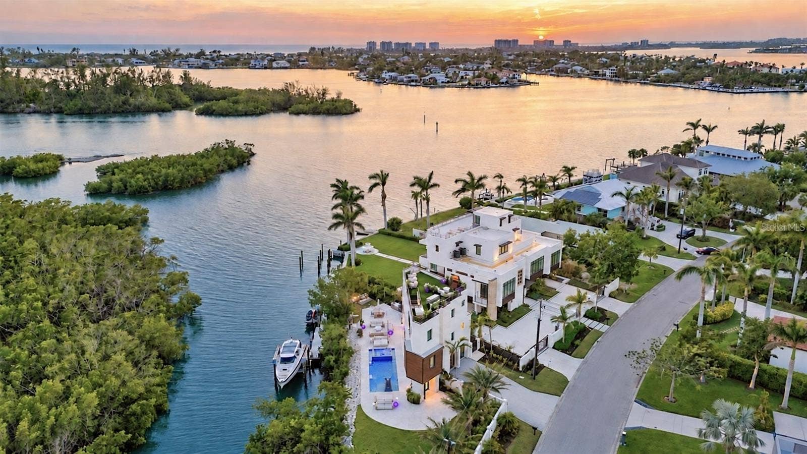 1406 TANGIER WAY, Sarasota, FL 34239 eepwater boating, great rooftop and balcony sunset views