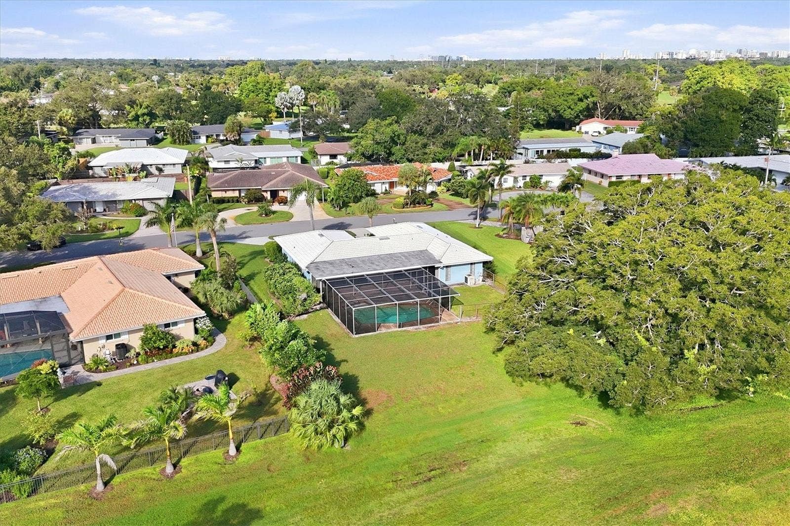 2243 BROOKHAVEN DRIVE, Sarasota, FL 34239 2243 BROOKHAVEN DRIVE, Sarasota, FL 34239