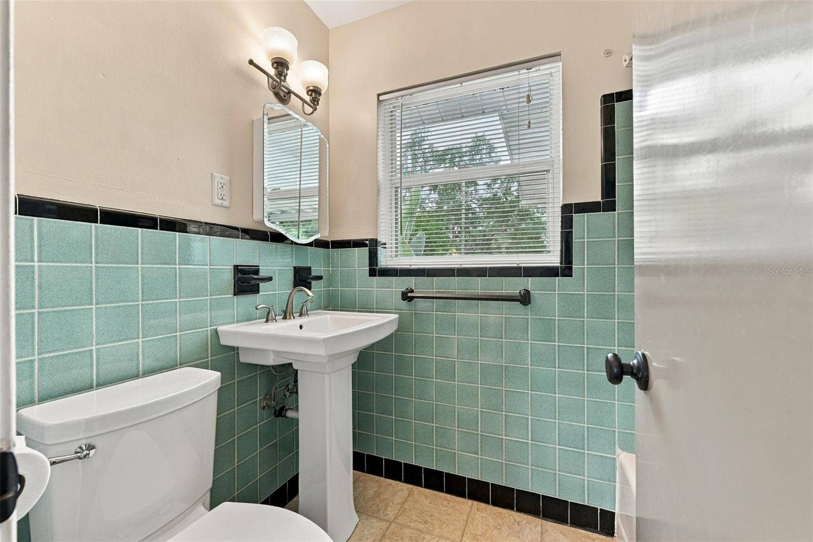 1007 21ST AVENUE W, Palmetto, FL 34221 Bathroom