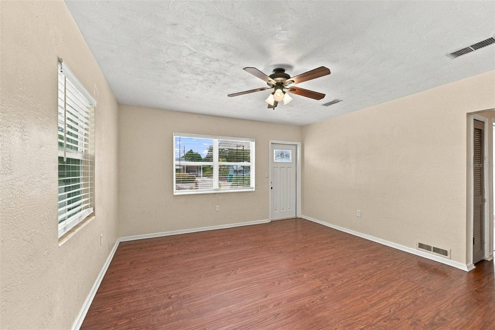 1007 21ST AVENUE W, Palmetto, FL 34221 Living Room