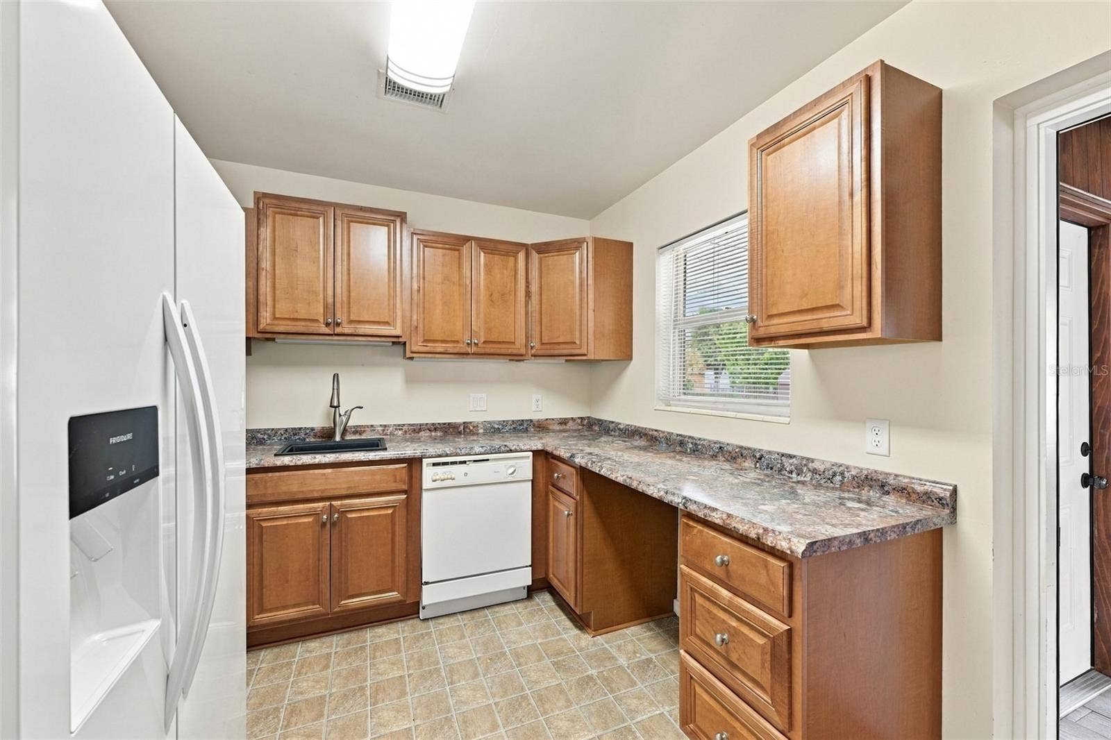 1007 21ST AVENUE W, Palmetto, FL 34221 Kitchen