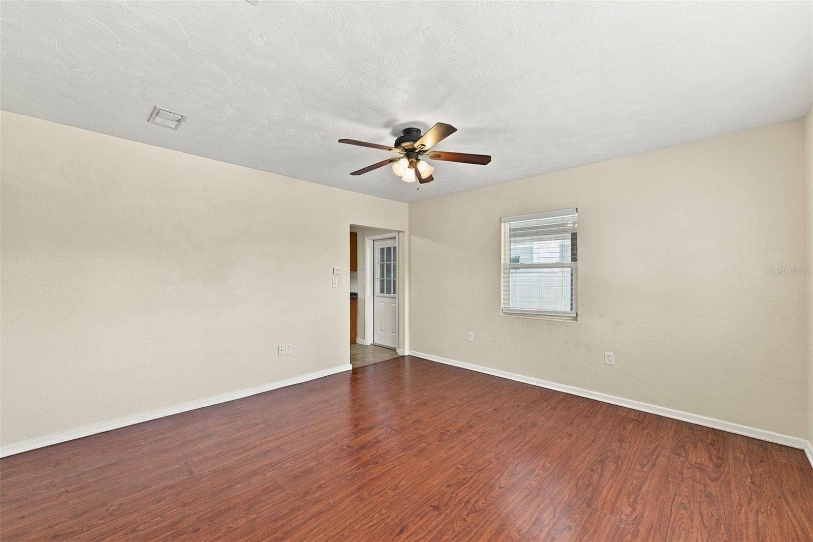 1007 21ST AVENUE W, Palmetto, FL 34221 Living Room