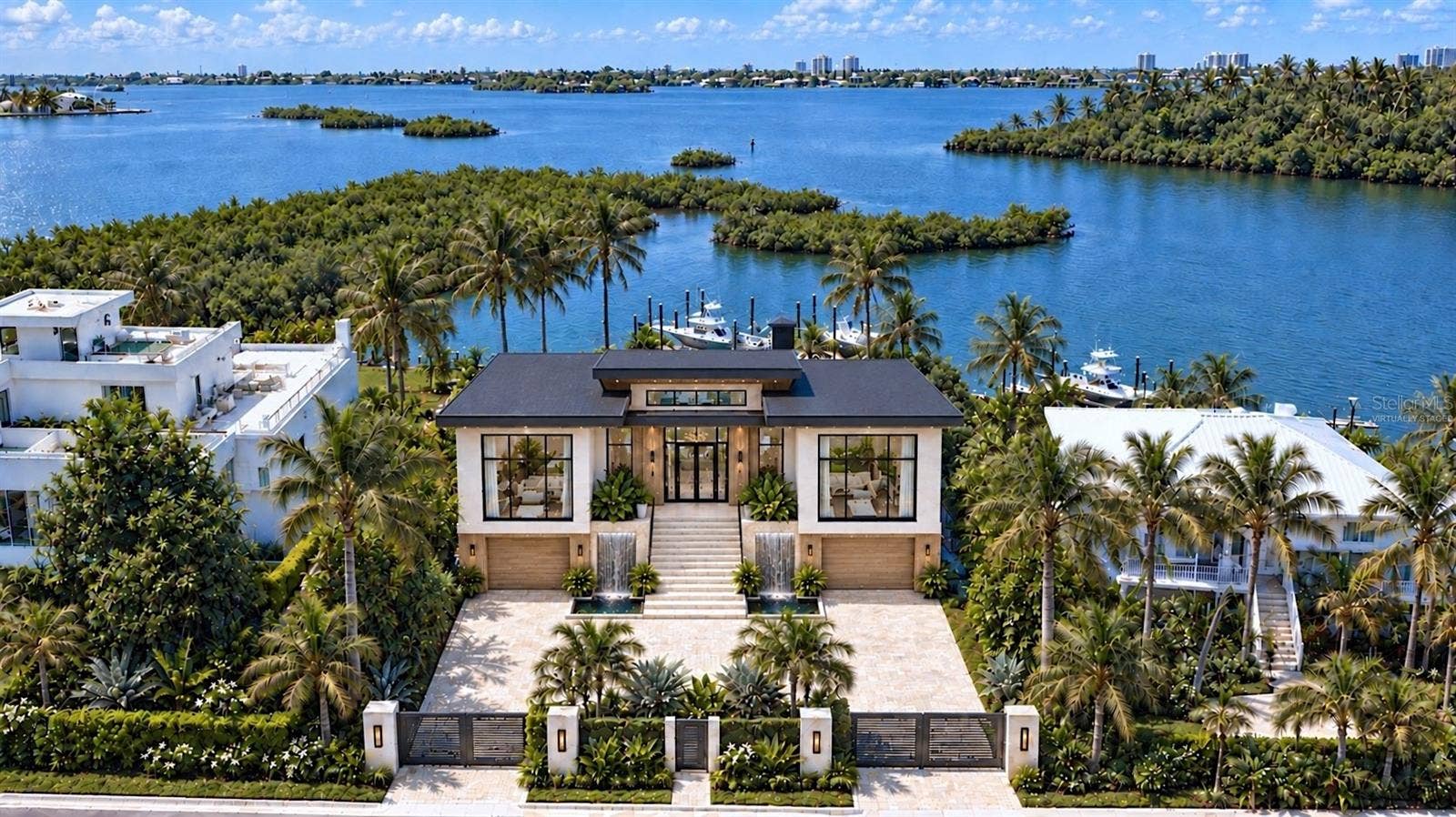 1386 TANGIER WAY, Sarasota, FL 34239 Enjoy deep-water boating. Virtually staged.